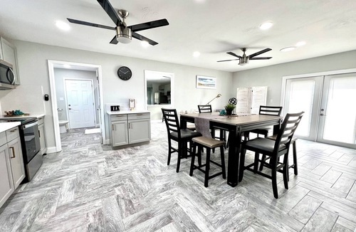 Melbourne House | Fun & Relax Home-Melbourne 6 Bed/2Bath 10 Sleeps