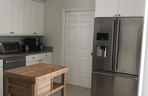 Central Beach House | FUN + SUN IN THE CENTER OF IT ALL! EXCLUSIVE CENTRAL BEACH! POOL