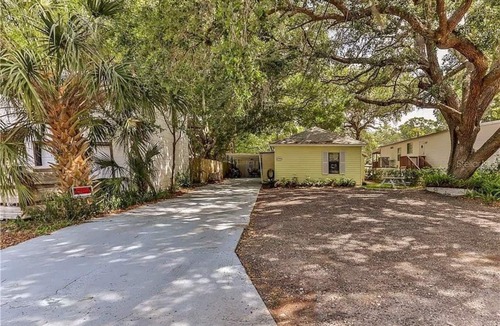 Weeki Wachee Gardens House | Fun Weeki Wachee River Boathouse