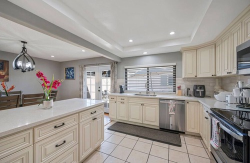 Cypress House | Furnished Midterm Rental | Townhome | City Center