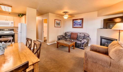 Tahoe Village Apartment | Galaxy Way Close to Stagecoach Chair