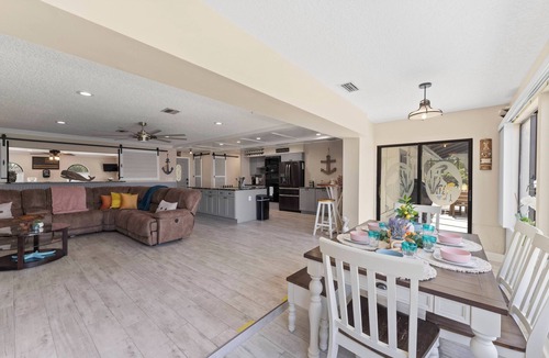 Palm Harbor House | GameRoom | Canal | Large Dock | Pool | Pets OK! 6 beds