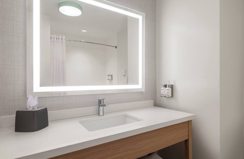 North Bergen Hotel | Garner Hotel North Bergen - NYC Gateway by IHG