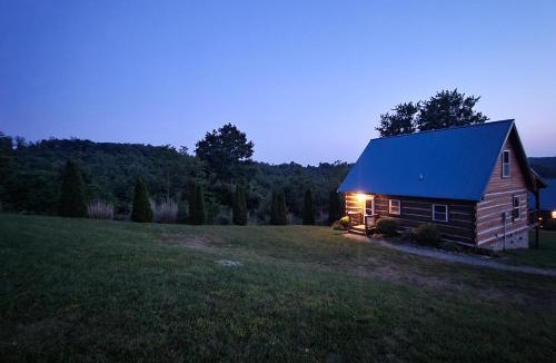 Vesta House | Gas Grill! Cabin Retreat, 2 Mi to Blue Ridge Pkwy