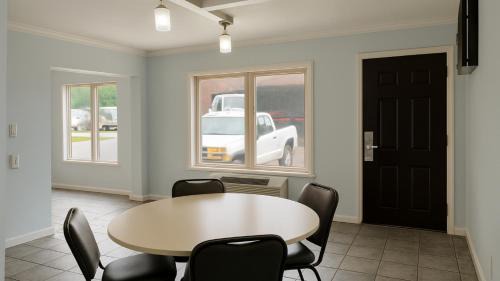 Baton Rouge Apartment | Gated 2 Double Bed Studio with Full Kitchen 108