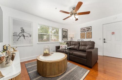 Gainesville Apartment | Gator Suites - Near UF, Shands & VA!