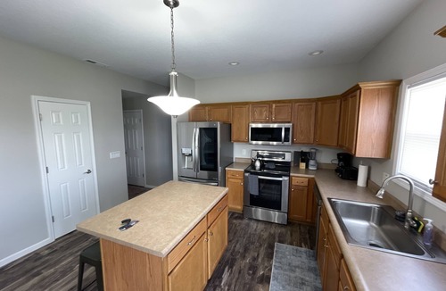 Huntertown House | Giant Jacobus! 5 Bedroom Mini Mansion! Sleeps 14+