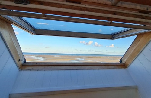 Saint-Marcouf Cottage | Gite la plage, ideal for 5 people with a beautiful sea view