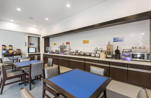 Eden Hotel | Glō Best Western Pooler - Savannah Airport Hotel