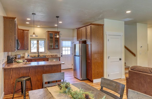 Rockerville Apartment | Gold Mining Condo King Bed Modern Comforts