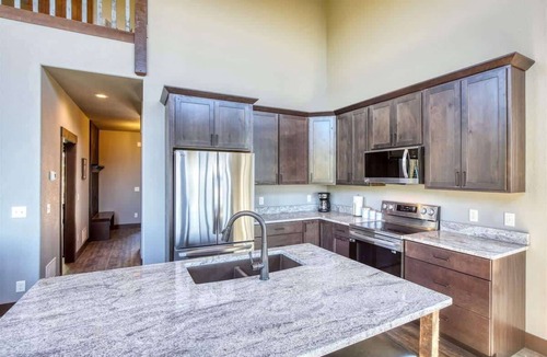 Lead Cabin | Golden Eagle`s Nest - Private! Amazing views!