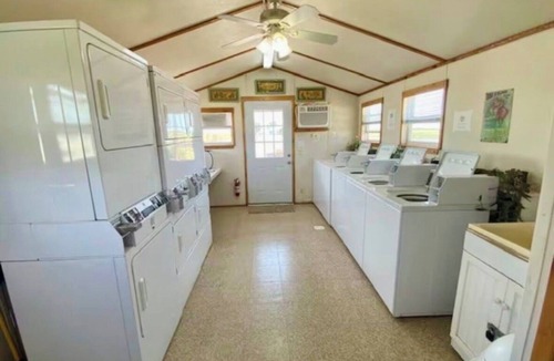 Silverton Cabin | Golden Spread Cabin I Cozy Getaway in Silverton TX