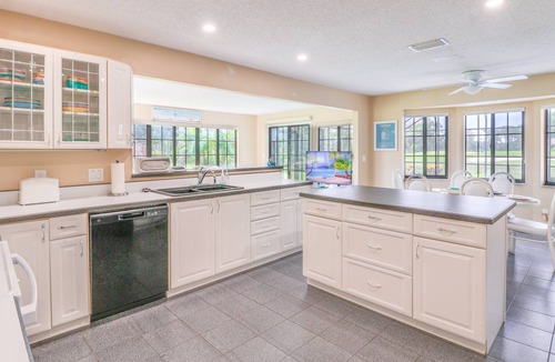 Fairgreen House | Golf & Beach Oasis - Pet-Friendly Pool House
