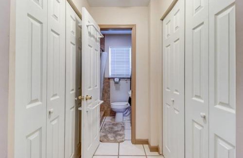 Kingston House | Good Old Days Cottage King Bed Pet Friendly