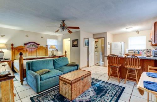 Kingston House | Good Old Days Cottage King Bed Pet Friendly