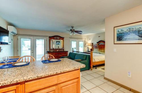 Kingston House | Good Old Days Cottage King Bed Pet Friendly