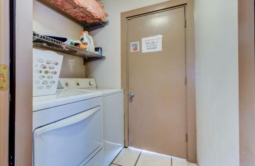 Kingston House | Good Old Days Cottage King Bed Pet Friendly