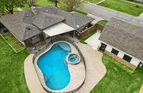 Denton House | Gorgeous 4BR Home with Huge Yard Pool