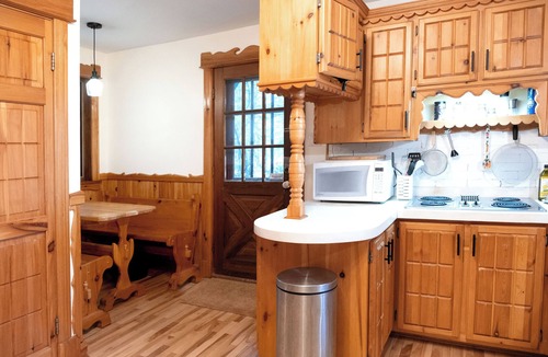 Brownsburg-Chatham Ski Chalet | Gorgeous authentic 4-bedroom lakefront chalet with spa.