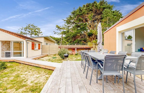 Saint-Germain-sur-Ay House | Gorgeous home in Saint-Germain-sur-Ay with WiFi