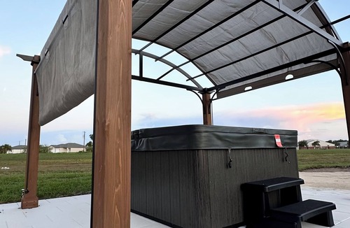 LaBelle House | Gorgeous Jacuzzi home in Labelle