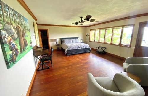 Godfrey Hotel | Grafton Getaway @ Overlook Lodge - an 8,000 sq foot home on 33 acres & sleeps 35