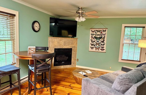 Michael House | Grafton Getaway @ The Studio. Cozy home on 3 acres just 7 minutes from town.