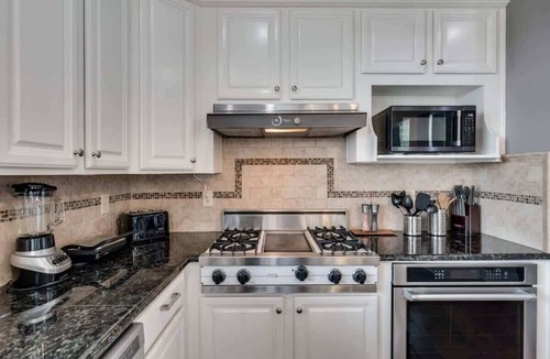 Northwest Carrollton House | Grand Gem for Large Groups: Pool, Cinema, Playroom