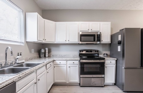 Sheridan House | Grand Park, Westfield, Space For Entire Team, Sleeps 30 comfortably. Unit A