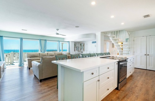 Villa Primera House | Great Gulf Front Family Home! Perfect for intimate weddings too!