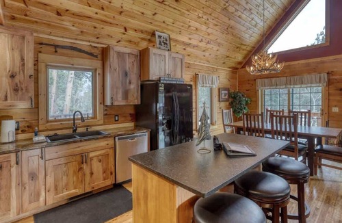 Lead Cabin | Great Pine Lodge