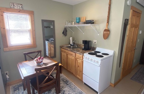 Custer Cabin | Great Quiet Location! Close to all the Attractions!