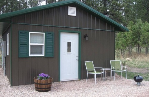 Custer Cabin | Great Quiet Location! Close to all the Attractions!