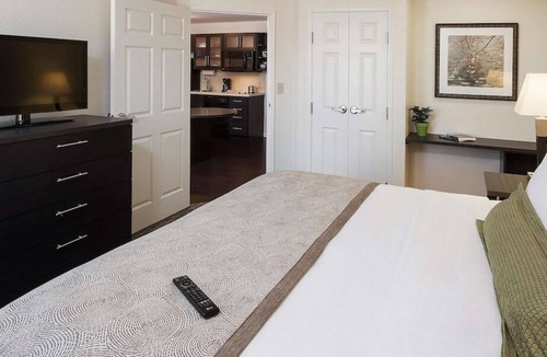 Southfield House | Great Relaxing Overnight Stay! Convenient Room w/ Kitchen, FREE Parking