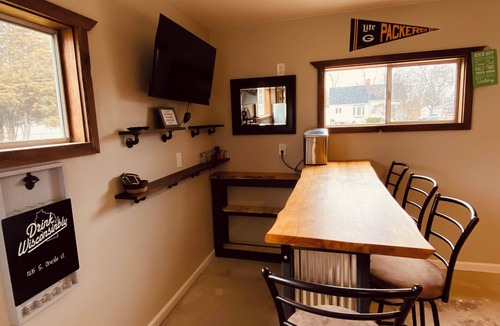 Green Bay House | Green Bay Packer Games, Resch/Expo 4-bedroom house less than 1 mile from Lambeau