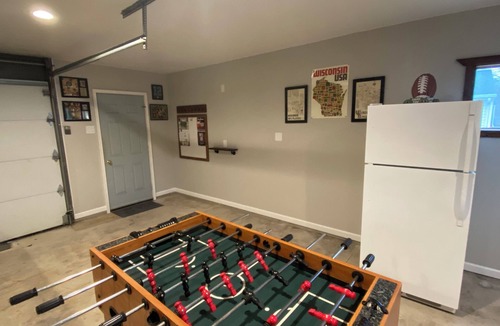 Green Bay House | Green Bay Packer Games, Resch/Expo 4-bedroom house less than 1 mile from Lambeau