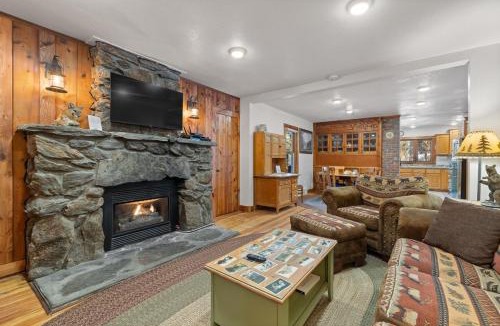 Keystone House | Grizzly Bear Creek- Mt Rushmore Views- Hot tub