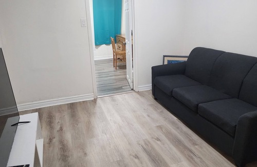Brampton Apartment | Guest suite with great confort