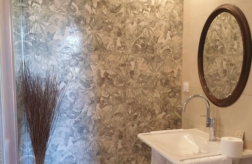 Bazouges-sur-le-Loir Bed & Breakfast | Guesthouse near La Flèche - Pets Allowed - Breakfast Included