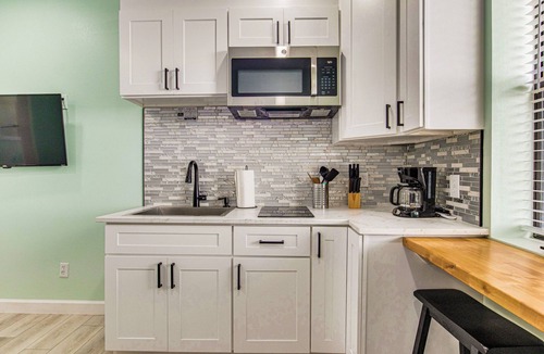 Gulf Breeze House | Gulf Breeze Studio Bayfront Hideaway Sleeps 2