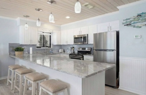 Crystal Beach Condo | Gulf front desirable end unit - free beach service