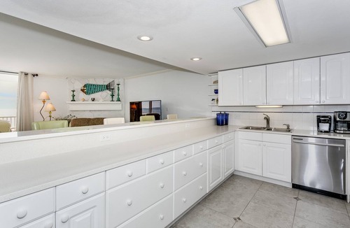 Pensacola Beach Condo | Gulf-Front Retreat with Stunning Emerald Water and white Sand Views-SV421