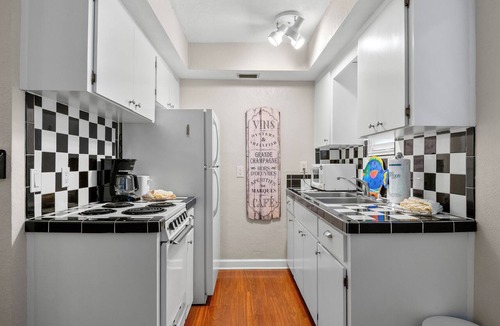 St. Pete Beach Condo | ✨ Gulf Winds Upgraded Condo — Beautiful Remodel with Queen Bed Near the Beach