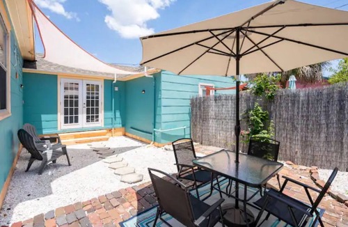 Gulfport Cottage | Gulfport Cottage STEPS to Beach & Restaurants