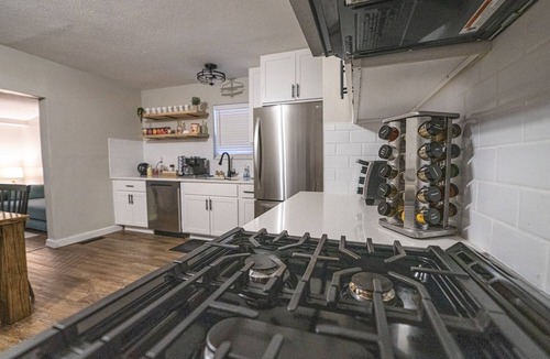 Fortville House | Hamilton Hideaway