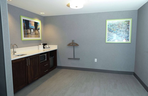 Burlington Hotel | Hampton Inn & Suites Burlington