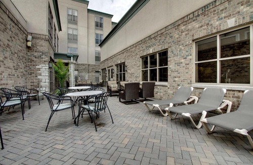 Aurora Hotel | Hampton Inn & Suites Chicago/Aurora