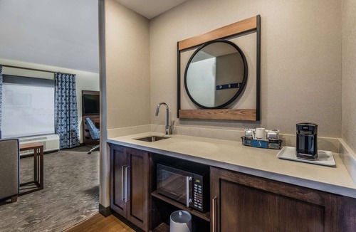 West Central Hotel | Hampton Inn & Suites Fort Wayne Downtown