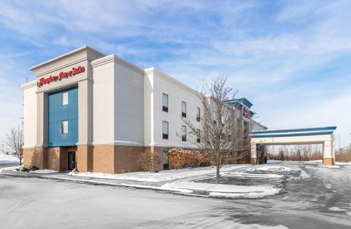 New Castle Hotel | Hampton Inn & Suites New Castle, PA