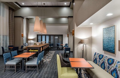 Interchange Square Hotel | Hampton Inn & Suites West Melbourne-Palm Bay Road